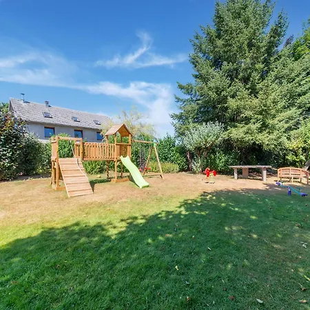 Дом отдыха With Pool, Вэм