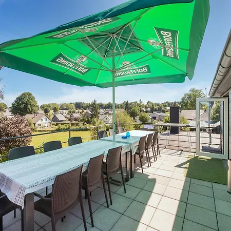 Дом отдыха With Pool, Вэм