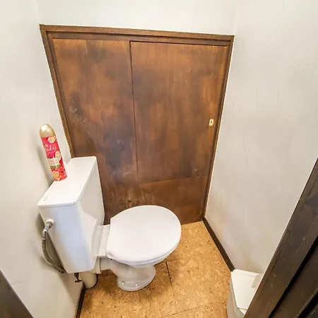 With Pool, Дом отдыха